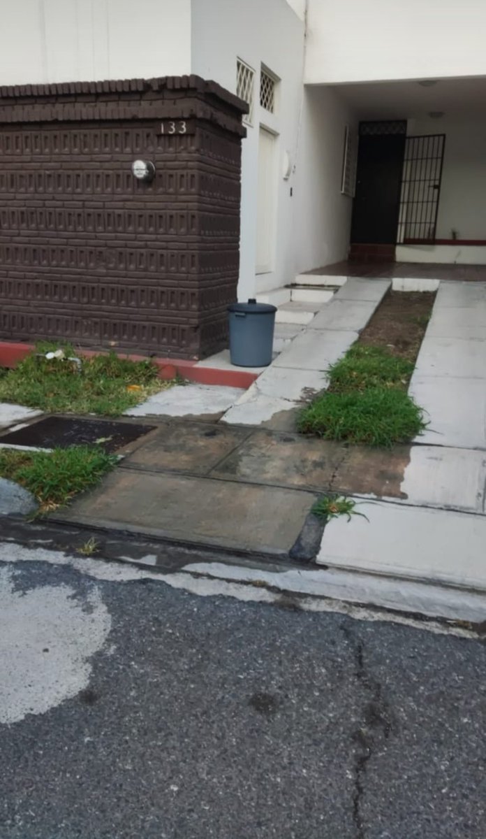 yobela's tweet photo. @AyD_ParaTi @Cicmty Continúa la fuga, más de 24 horas de agua desperdiciada y en otros sectores mi gota.  Por favor ya resuelvan esto! https://t.co/OBmiZcy6jN