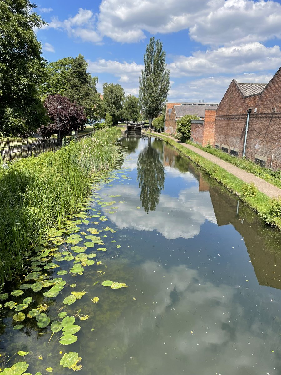 Appreciating the views on a slow walk, to get lunch!
#LongEaton #OakesInsurance #erewash #erewashcanal #nottingham #derby #sunshine