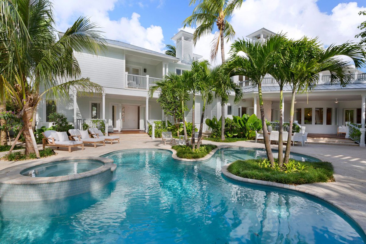 PascalLiguori's tweet photo. Resort-like residence featuring a wonderful outdoor entertaining area with a pool, spa and summer kitchen/pavilion.

📍707 Seasage Drive, Delray Beach
Offered at: $7,750,000

Schedule a private showing today! Contact 561.789.8300 to learn more.
https://t.co/PWdf2skAjx https://t.co/j1idTI1k3B