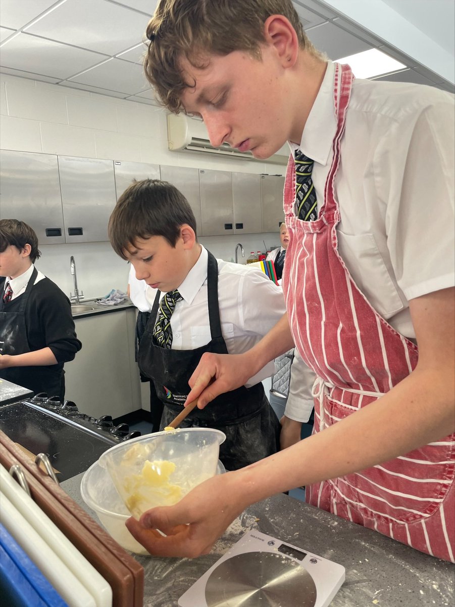 stamfordwelland's tweet photo. Our open evening takes much preparation, especially in the Food Department. Yesterday the Year 10 mentored the year 7's on some fundamentals in the food room. Great team effort!! #TeamSWA #workingtogether https://t.co/9YO9mmdwKc