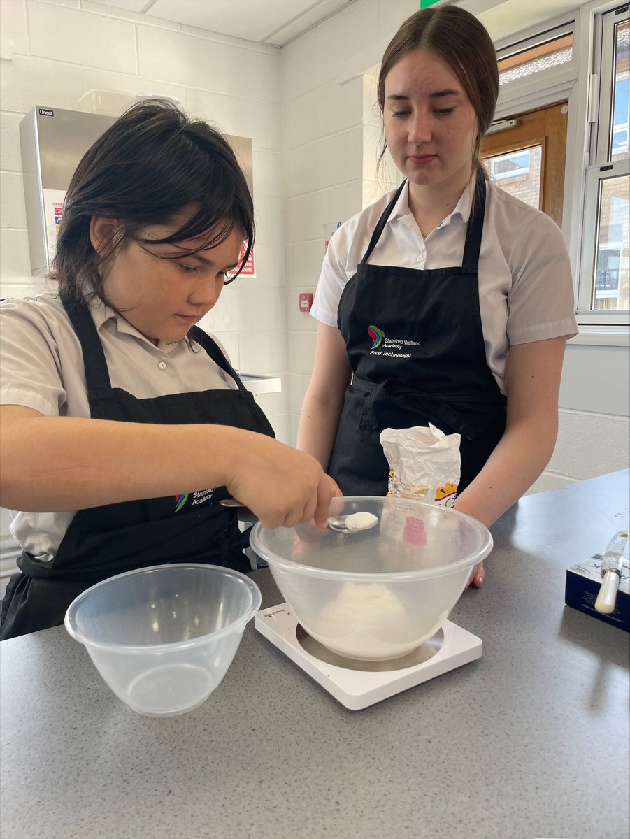 stamfordwelland's tweet photo. Our open evening takes much preparation, especially in the Food Department. Yesterday the Year 10 mentored the year 7's on some fundamentals in the food room. Great team effort!! #TeamSWA #workingtogether https://t.co/9YO9mmdwKc