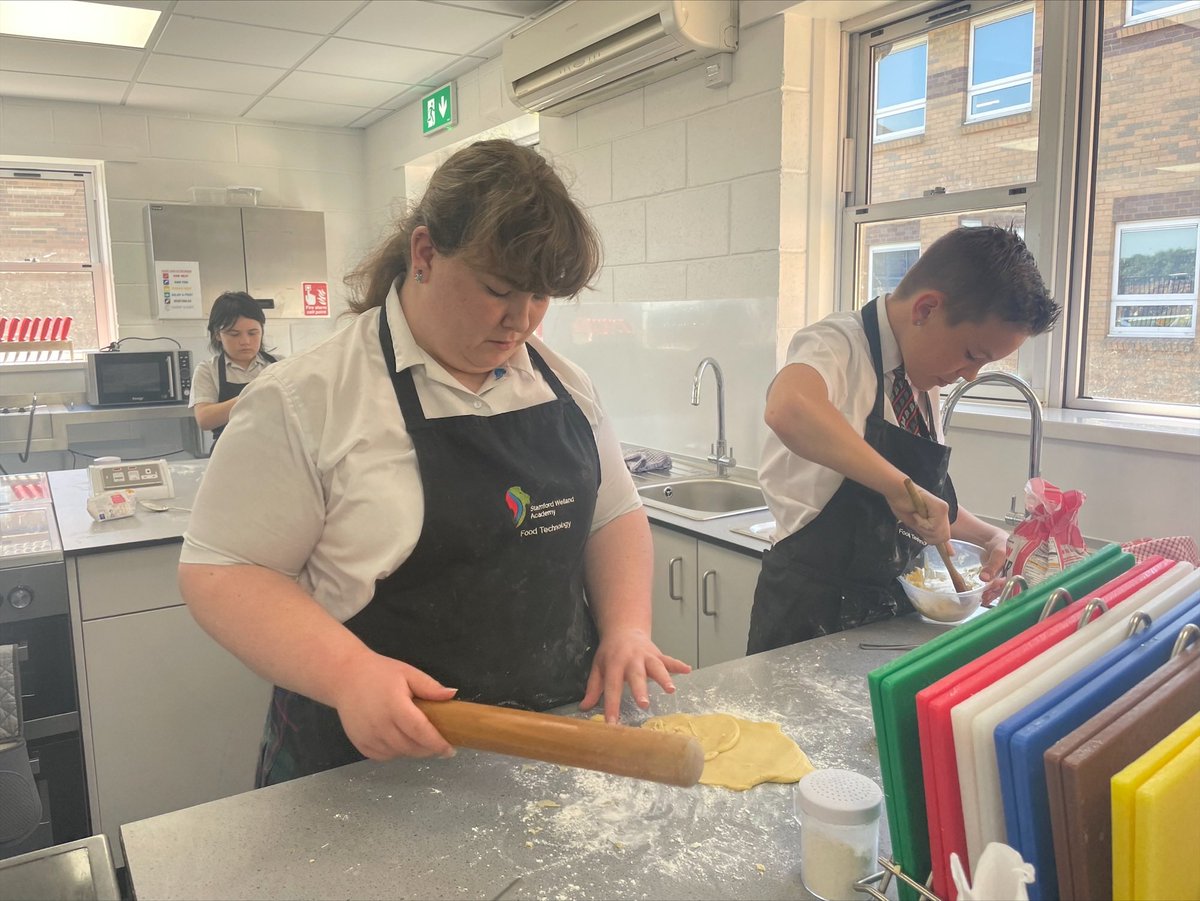 stamfordwelland's tweet photo. Our open evening takes much preparation, especially in the Food Department. Yesterday the Year 10 mentored the year 7's on some fundamentals in the food room. Great team effort!! #TeamSWA #workingtogether https://t.co/9YO9mmdwKc