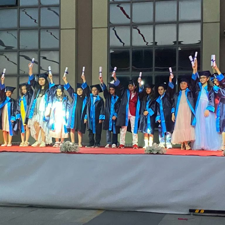 avcilarsultana1's tweet photo. Emlak Konut Sultan Alparslan Ilkokulu 4. Sınıflarımızın Coşku Dolu Mezuniyetinden Kareler👩‍🎓👨‍🎓
@tcmeb @istanbulilmem @avcilarilcemem https://t.co/H6nA2jlHE4