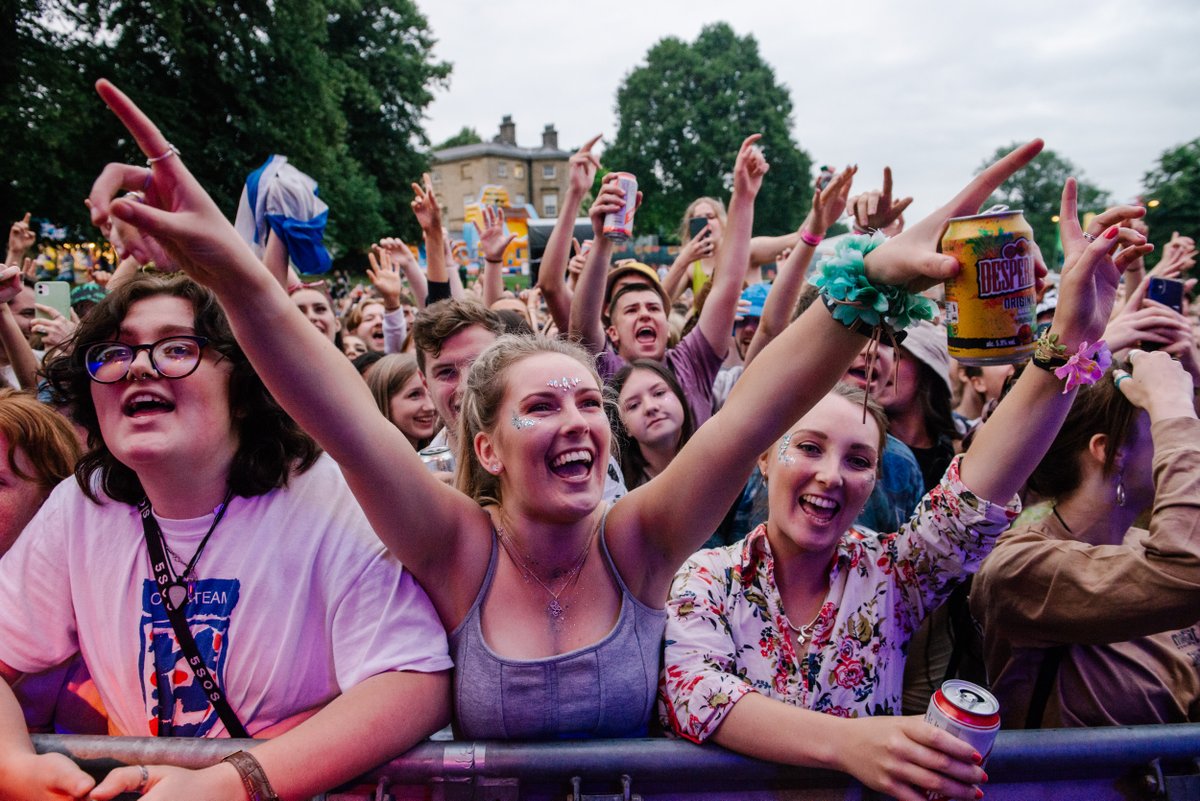 Why not join us at a sold out Tramlines this Summer and volunteer with us! 

Our roles are perfect for working alongside organisers, gaining great insight into working at festivals, plus you get access to the festival for FREE! 👀

More info: tramlines.org.uk/info/volunteer…