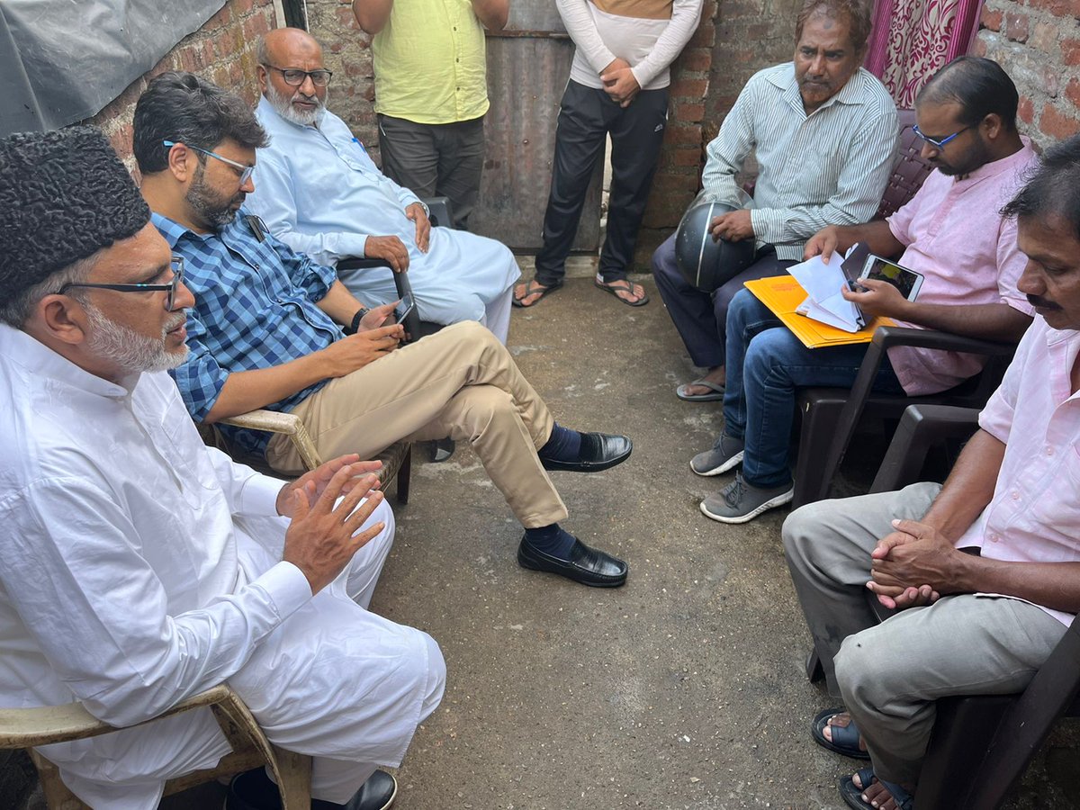 JIHMarkaz's tweet photo. Jamaat-e-Islami Hind delegation visits Ranchi, meets victims of police atrocities on peaceful protesters

#JamaateIslamiHind #JIH #Ranchi https://t.co/43XhbFpZMq