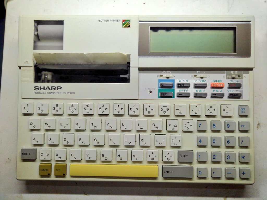 toshitada1973's tweet photo. PC-2500と2500Sを並べて、違いを調べるよ…違い…やっぱり液晶部かな?
#PC2500
#PC2500S https://t.co/5KsEPzt3W1