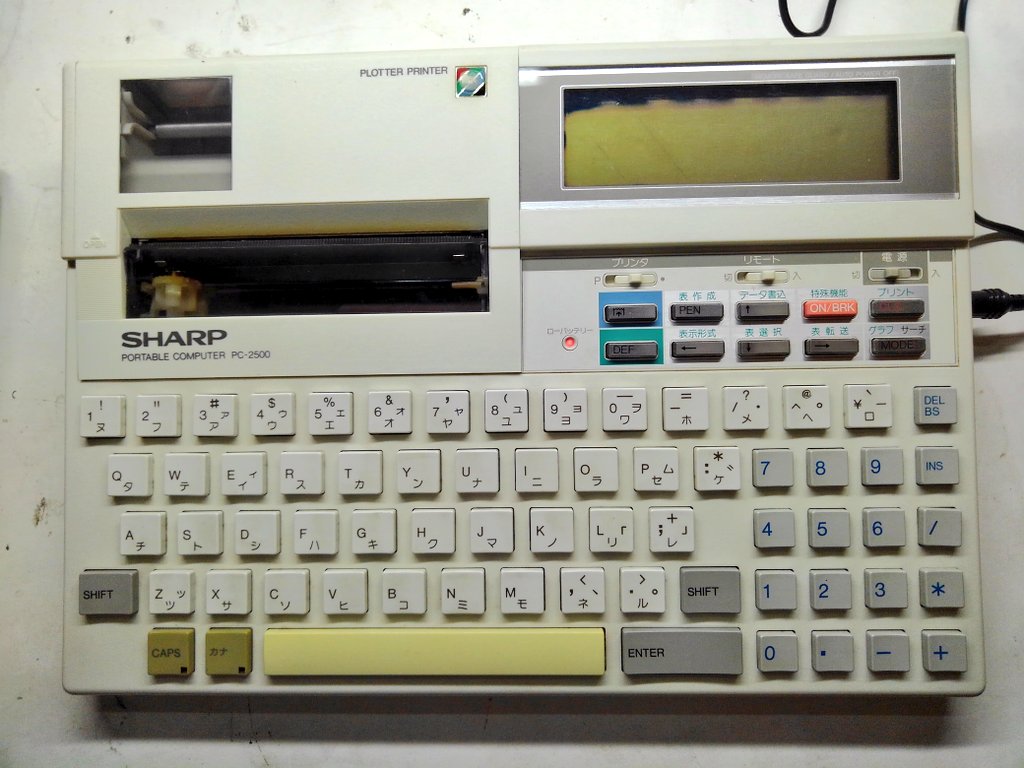 toshitada1973's tweet photo. PC-2500と2500Sを並べて、違いを調べるよ…違い…やっぱり液晶部かな?
#PC2500
#PC2500S https://t.co/5KsEPzt3W1