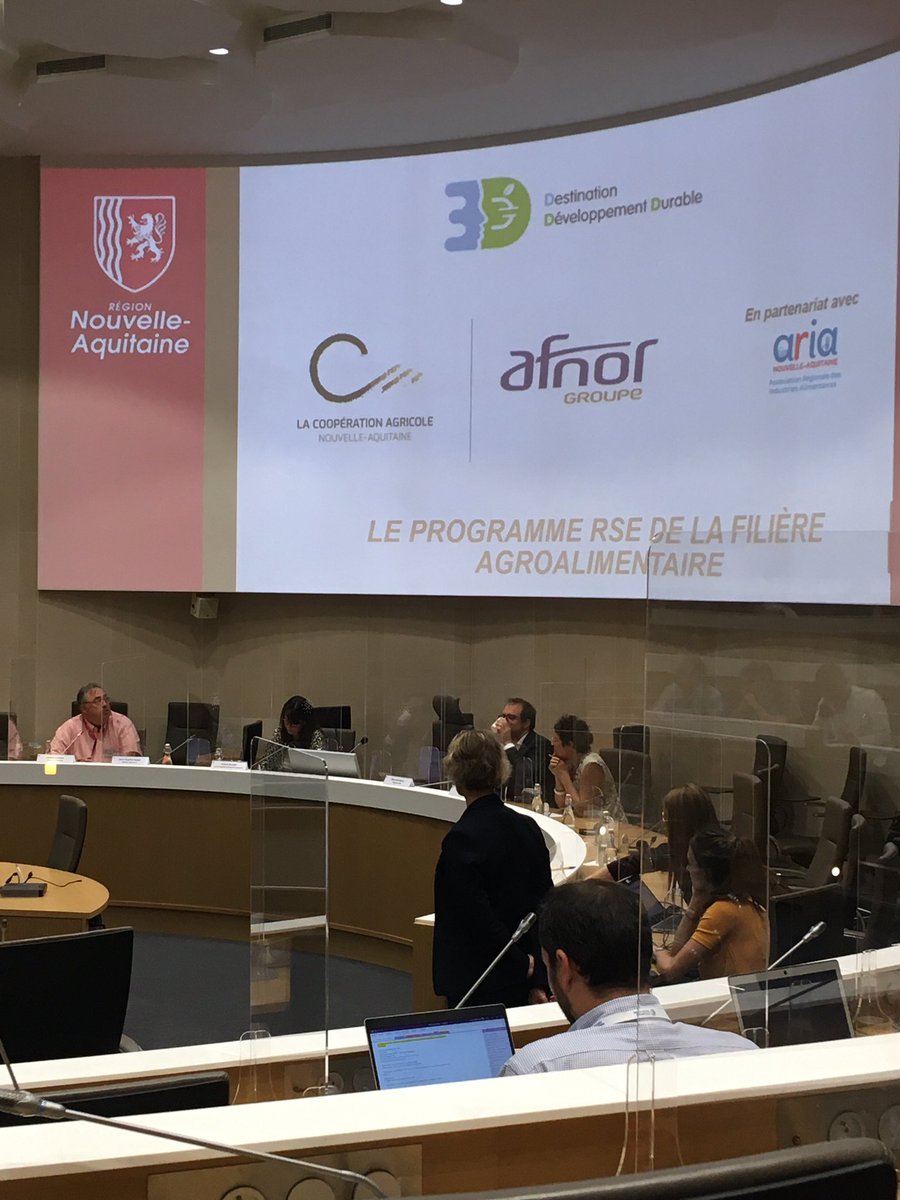 Agri_confiance's tweet photo. Présentation du #programme3D par Laurent Lévêque, expert #AgriConfiance rattaché à @Lacoopagri_NA : un outil qui a permis à plusieurs #cooperatives Agri Confiance de construire leur démarche #RSE #ISO26030 https://t.co/Tf9chh1QNO