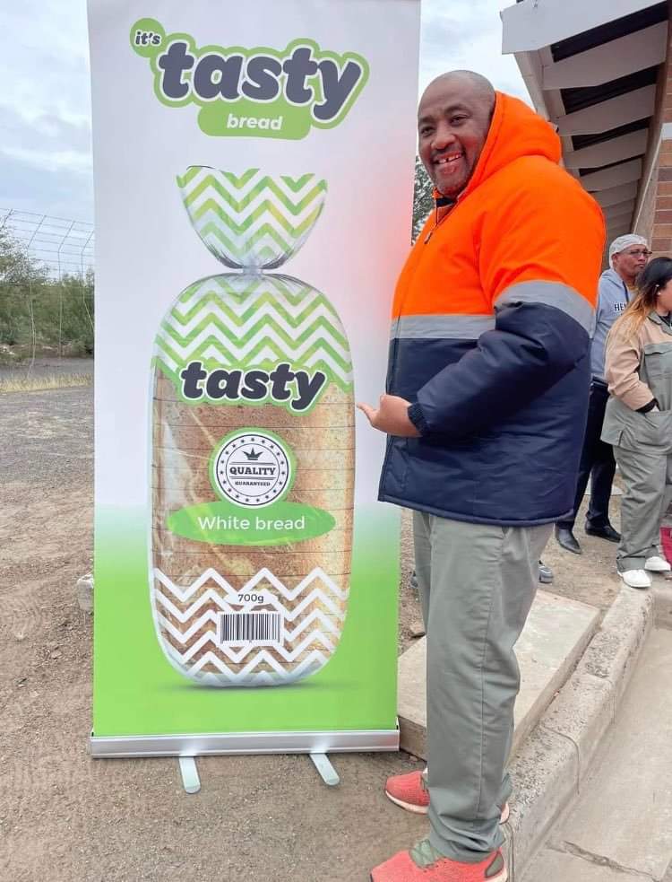 LeratoPillayZA's tweet photo. Leave a โค๏ธ if you think he is the best Mayor in South Africa ๐ฟ๐ฆ
Gayton McKenzie we are Led.
#MegaHungry
#FamilyGameNight
Sadio
#LTDWSOMIZI https://t.co/l4o0J0tL6w