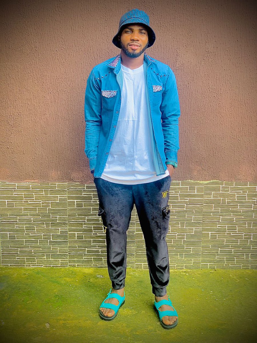 NdubuezeSomadin's tweet photo. You are the owner of your life, you tell yourself what you want and how to manage your life.
Package yourself in the way that even your closed neighbors won't know the next meal you're going to feed on.
#BlueGod💙
#BLUEMAN💙 https://t.co/Ozq98Zb7RD
