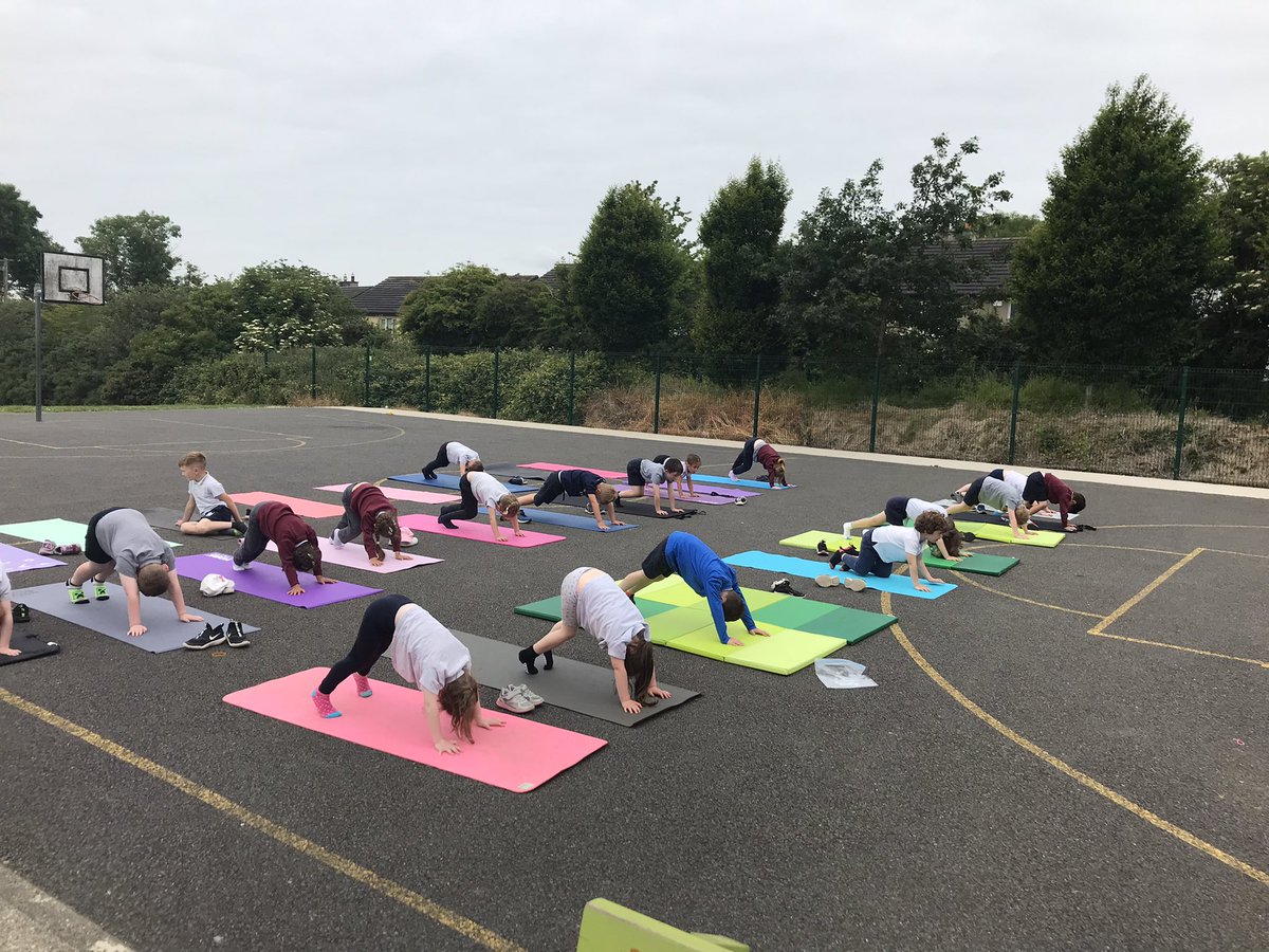 AmandaHanrahan5's tweet photo. Juniors and seniors had great fun today at Sports Day! @BallaghkeeneNS https://t.co/3V7aTldw1x