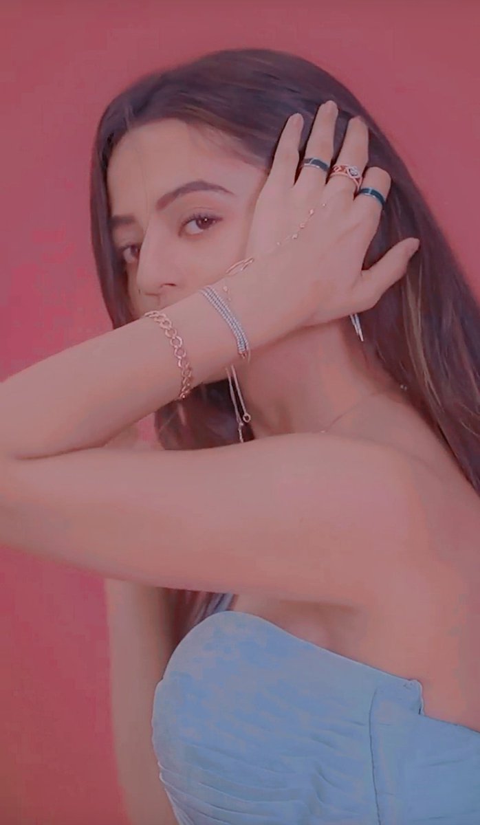 i'm obsessed 😭

#HellyShah • #HellyHolics