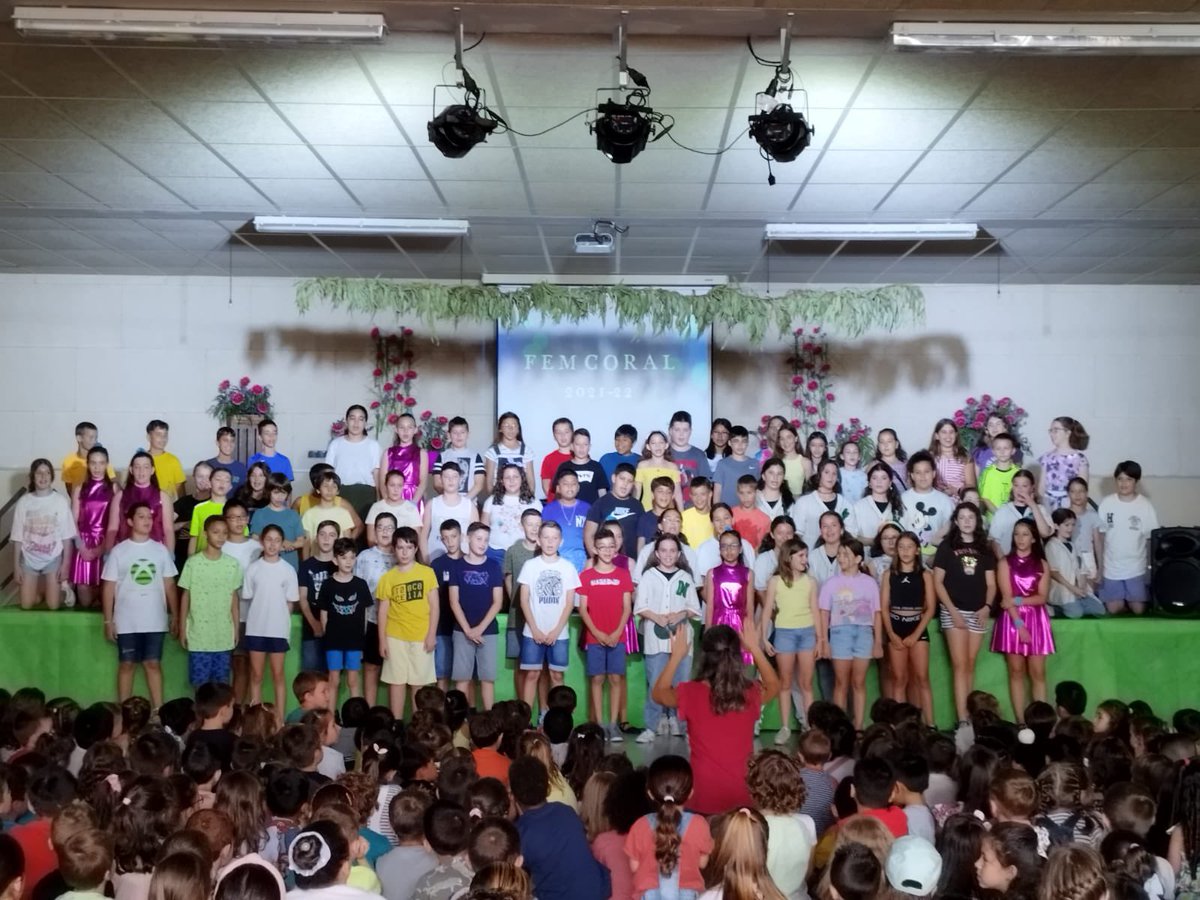 Els alumnes de 5è ens acomiadem del curs cantant per tots els companys d'infantil i primària fent la nostra cantata del Fem Coral. #SantJosepReus #somunaescolaperatu #Escolaconcertada #batxilleratconcertat #reus #educacioinfantil #unitsXtransformar🌎
