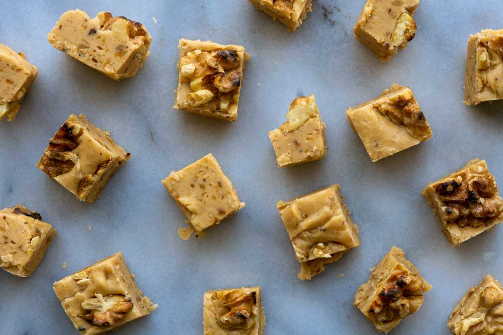 Making fudge is all about controlling crystallization. You'd want to make sure the sugar crystallizes to get that just slightly crunchy, firm fudge. Some real science involved ;-). foodcrumbles.com/how-to-make-fu…