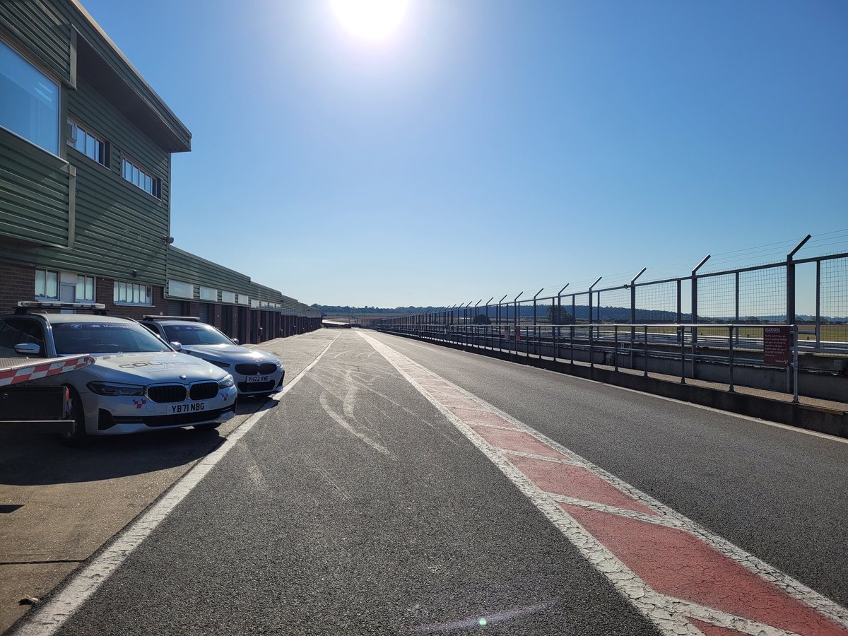 mclaren0260's tweet photo. From bonnie Scotland to sunny Snetterton.
MSVT driver coach for the day.

#miles #ARDSinstructor https://t.co/MVg2AoOeVk