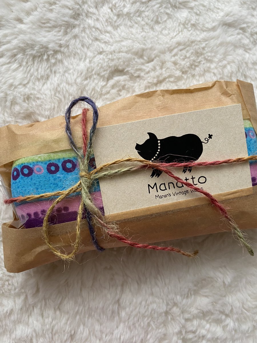 kokinchan720's tweet photo. メガネケース届いたぁぁぁ✨٩(>ω<*)وぃやぁっとう!
プクプクふかふかしてて手触り最高♪ずっとムニムニしてしまう😂 まなんありがとう🐷🍀
#マナット
#Manatto https://t.co/C9mh59y2fL