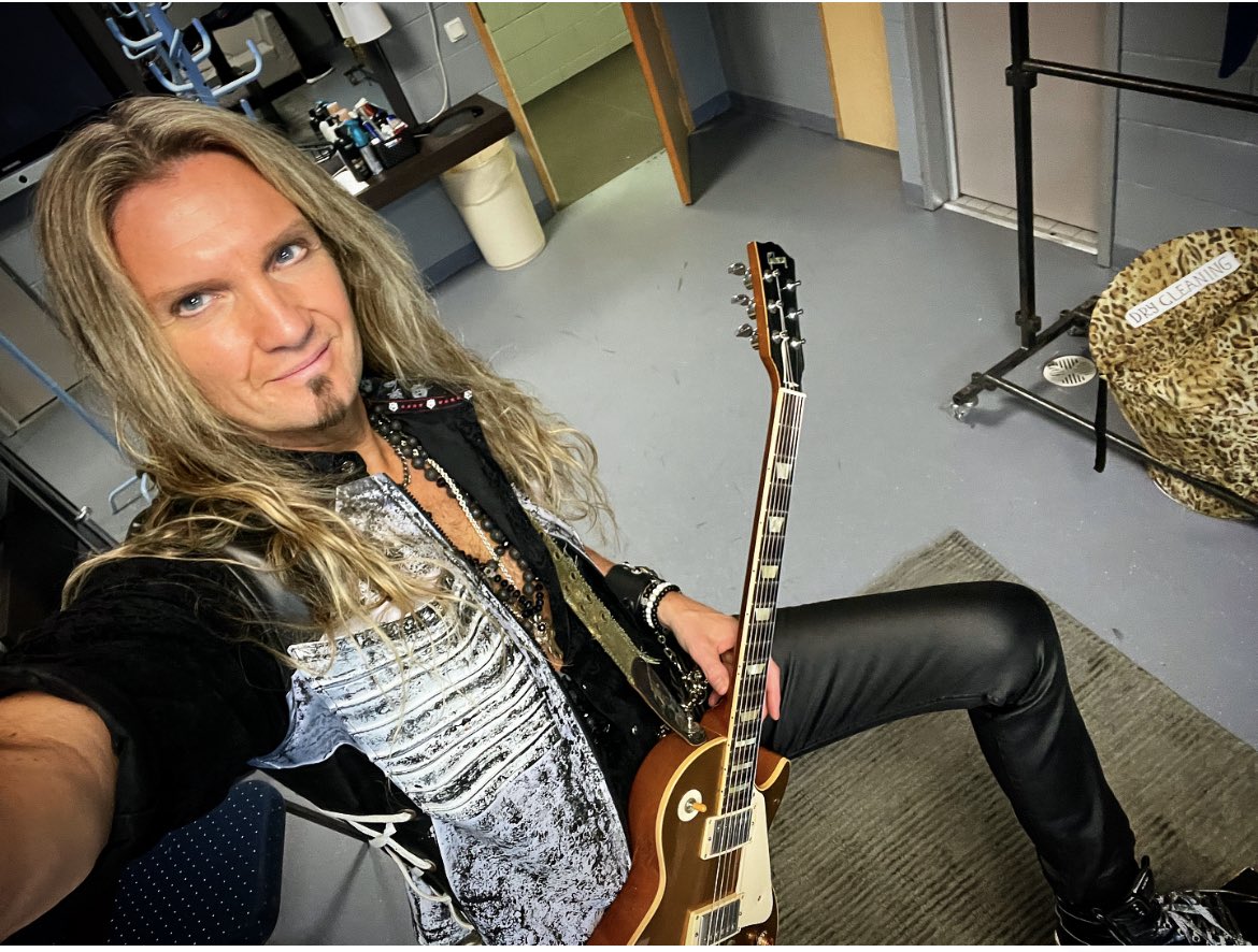 BrendaSchilli12's tweet photo. 💥💥💥💥💥💥💥💥
FOR ALL THE CONNOISSEURS OF
ROCK'N'ROLLS TOP ARTISTS. HERE'S FIVE OF THE BEST.
💥ICONIC💥
🎶Let You Go🎶
"Second Skin"
#Amazon
#frontierrecords
@joelhoekstra13
@TheNathanJames
@michaelhsweet
@CasaMendoza2012
@tadrums
👇👇👇
https://t.co/4VnxUPc9cM https://t.co/vxLf3bZ58I