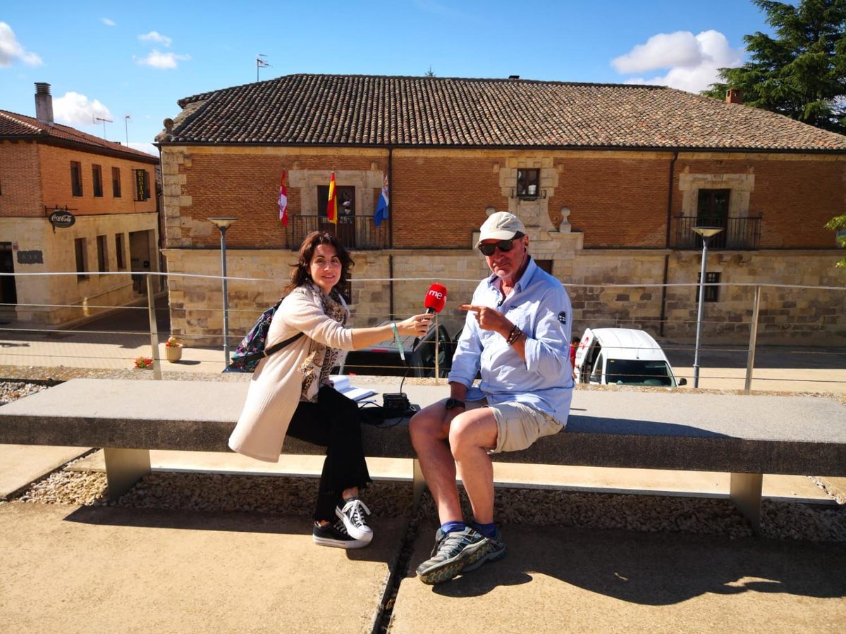 🔴 EN DIRECTO | 📻  @DePeaPaRNE desde Frómista

El equipo de Pepa Fernández se ha encontrado con 🎙️ @carlosherreracr. El director de 🎧  <a href="/HerreraenCOPE/">Herrera en COPE</a> también está haciendo el 👣 Camino de Santiago

¡Dale al play! ▶️ rtve.es/play/radio