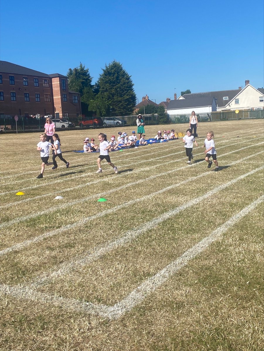 olos_armthorpe's tweet photo. During Acorn's first sports day, we saw lots of smiles, laughter and enjoyment!#firstsportsday https://t.co/0rPU5ooYrA