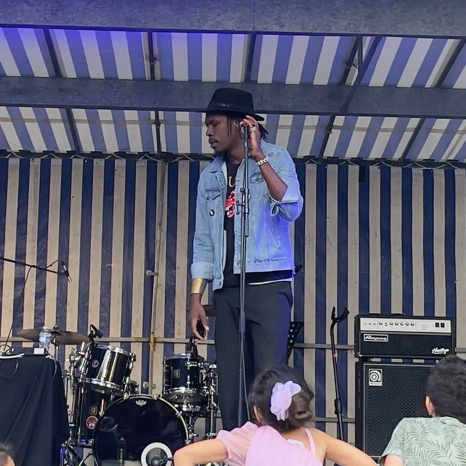 BilimeRecords's tweet photo. .@Kemite01 était hier sur la scène de la Fête de la Musique de Sannois (95) en partenariat avec le Ministère de la Culture.
Un concert chaleureux lors duquel Kemit a pu présenter son dernier titre Au Fond pour la première fois en live.

#BilimeRecords #Kemit #AuFond https://t.co/YPBVv8A7aZ