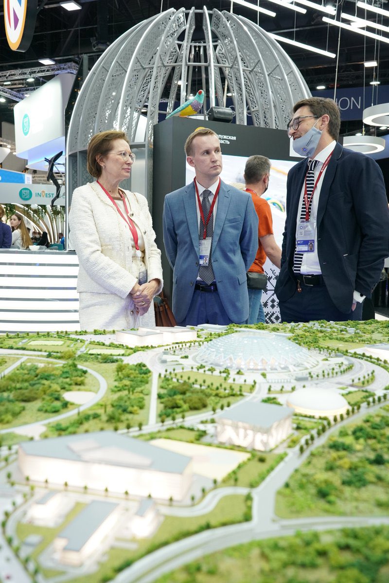 В Петербурге завершился 25-й юбилейный международный экономический форум, в котором традиционно приняла участие делегация Правительства СО во главе с Губернатором Д.И. Азаровым. ПМЭФ-2022 - одна из лучших площадок международного уровня для проведения деловых встреч с инвесторами.