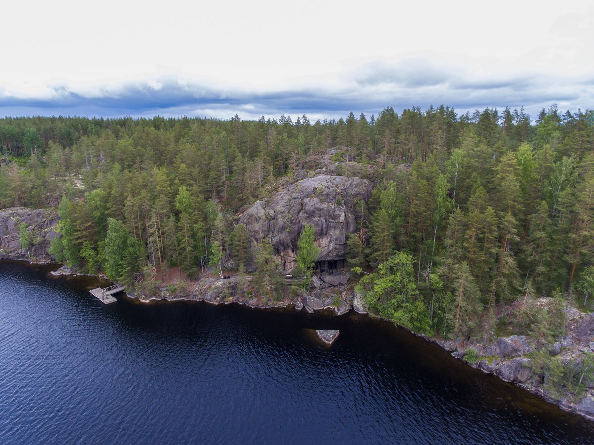 Astuvansalmen esihistoriallinen kalliomaalauskokonaisuus sijaitsee Mikkelin Ristiinassa Yöveden rannalla.

Lisätietoja saimaageopark.fi/kohteet/astuva…

#saimaageopark #unescoglobalgeopark #astuvansalmi #kalliomaalaus #rockpaintings
