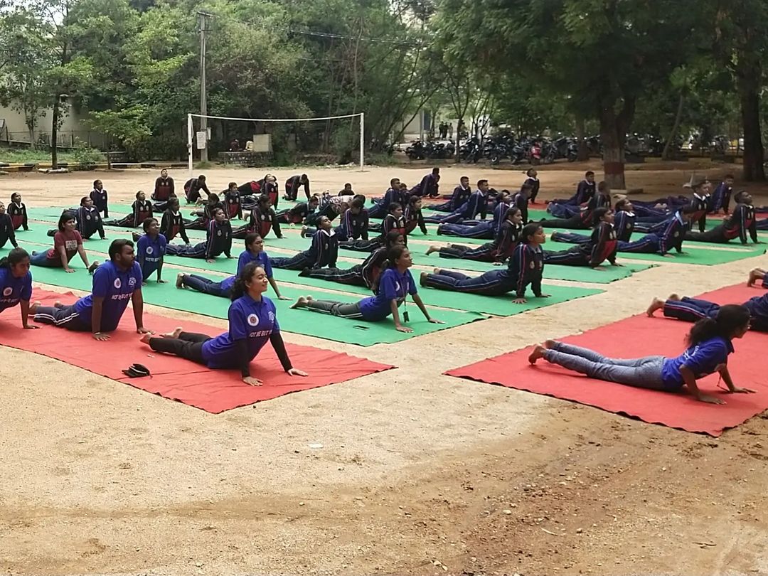 NssBhavans's tweet photo. Yoga is the gateway of happiness that body needs.The Volunteers of the NSS Unit of Bhavans Vivekananda College have attended a yoga session - Yoga for humanity at Parade grounds, Secunderabad on the account of International Yoga day 2022. 
@_NSSIndia
@YASMinistry
@nssrdhyderbad https://t.co/YrKOJybASX