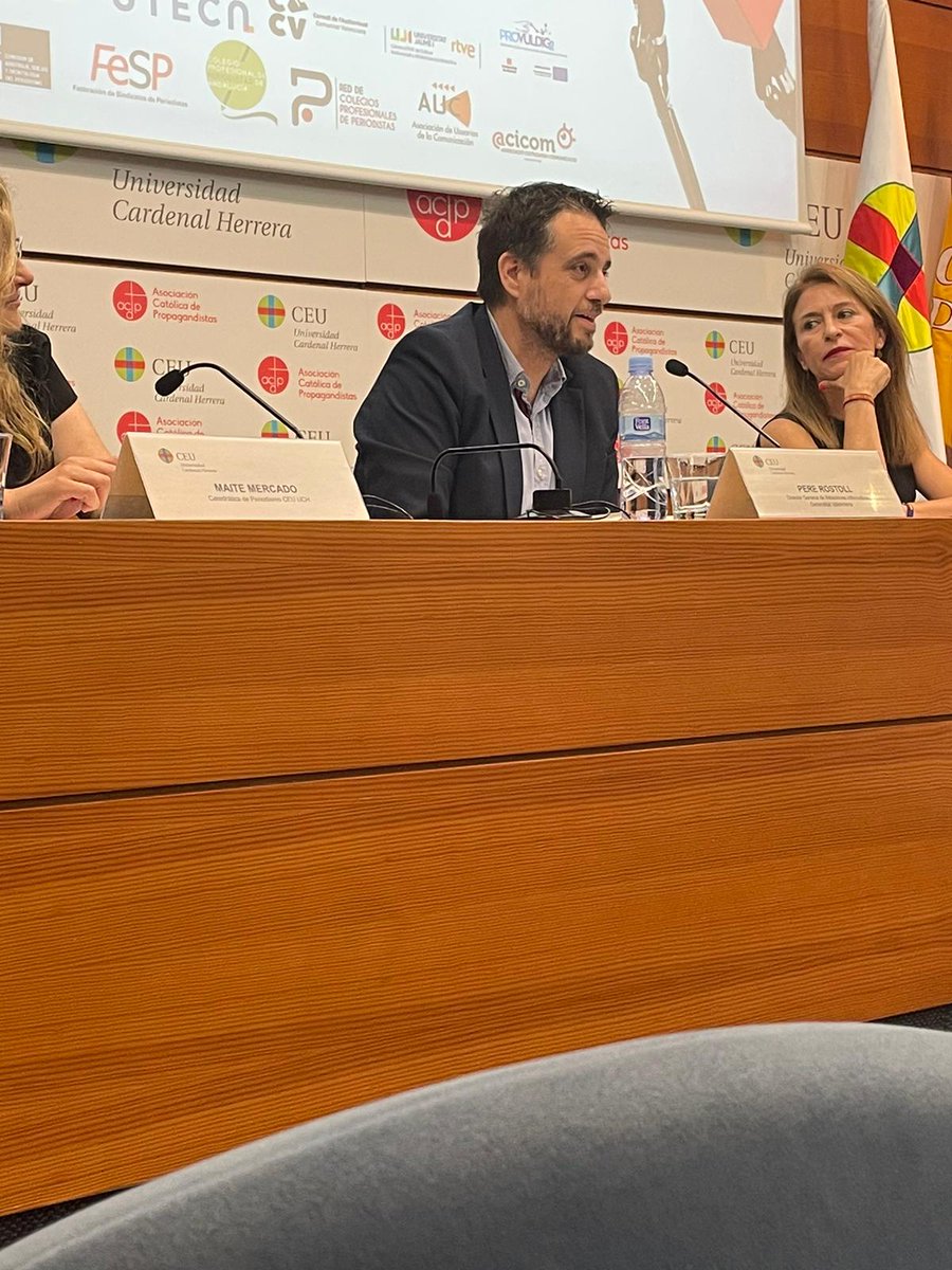 anapvalero1's tweet photo. Los retos de la autorregulación mediática para frenar la #desinformación. Seminario en @uchceu, con @AnunRamirez, #HugoAznar, @prostoll
y @maitemarket
Pere Rostoll, Director General de Comunicación de la Generalitat 🗣️: "El periodismo es la ilusión de mi vida" https://t.co/LHaZBft3l7
