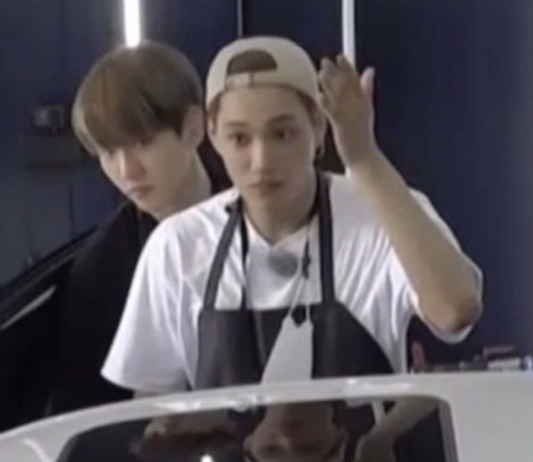 WhiteSwanlay's tweet photo. @fire__1485__ @minoo_exo @weareoneEXO @B_hundred_Hyun @layzhang من الان روحمه داره اینجا ریپ میزنه. https://t.co/PMOBmGaLpc