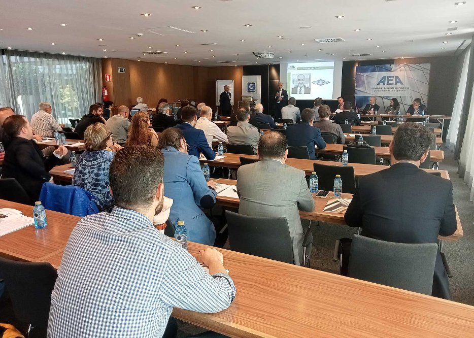 DOMObyINDALSU's tweet photo. La @AEAaluminio ha vuelto a celebrar de manera presencial su Asamblea General, cita anual en la que se reúne con los #asociados para hacer un repaso al recorrido del sector.

👉🏻Más información @mejordealumino: https://t.co/HW0i56Dj76

#Industria #Construcción #VentanadeAluminio https://t.co/kzUpGYvlF2