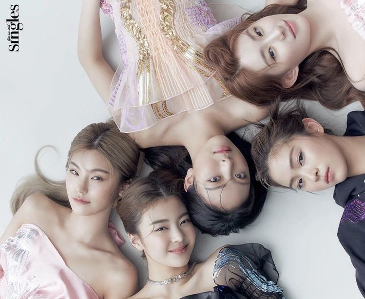 thinkitzy's tweet image. itzy always EAT in magazine shoots