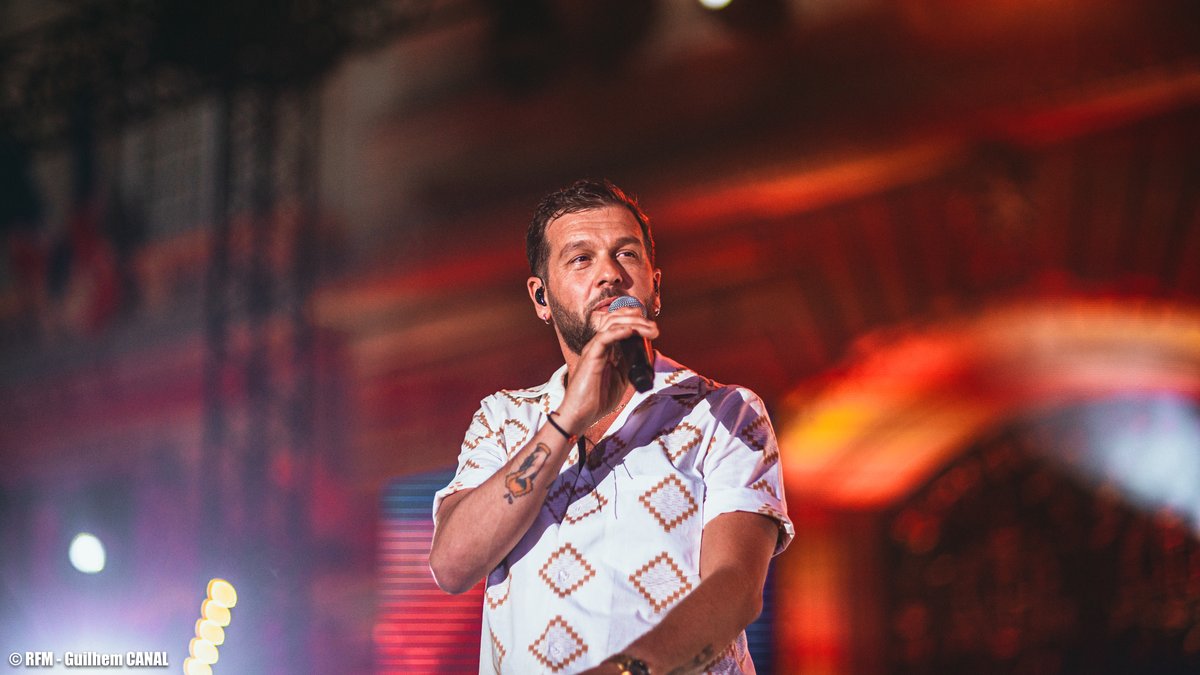 RFMFrance's tweet photo. [#Événement] 💥 Samedi a eu lieu le #RFMMusicShow ! 🎉

🪗 Et comme d'habitude, on peut compter sur @claudiocapeo pour mettre le feu ! 🔥

📺 Retrouvez l'intégralité de cette soirée évènement, présentée par @bernard_montiel, demain à 21h15 sur @C8TV, et en simultané sur #RFM ! 🎶 https://t.co/8IsF7XFvU5