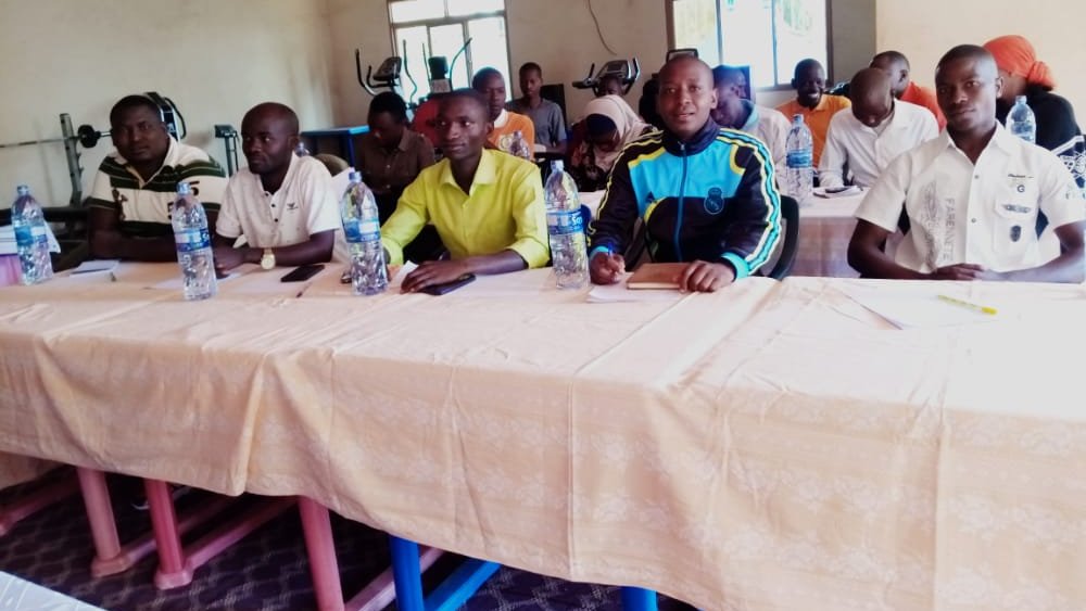 BuhumuzaProvinc's tweet photo. #Burundi Ce mercredi 22/6/2022,le Gouverneur Jean Claude #Barutwanayo a procédé à l'ouverture d'un atelier d'échange sur les thématiques de la bonne Gouvernance et la création de l'emploi à l'endroit des jeunes représentants des autres dans les communes de la @MuyingaProvince. https://t.co/S20Rj0oHbF