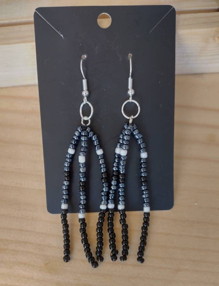 SRJewelleryNI's tweet photo. Beautiful statement beaded earrings #etsy #CraftBizParty #earlybiz #elevensieshour https://t.co/oUdfVcSNaK