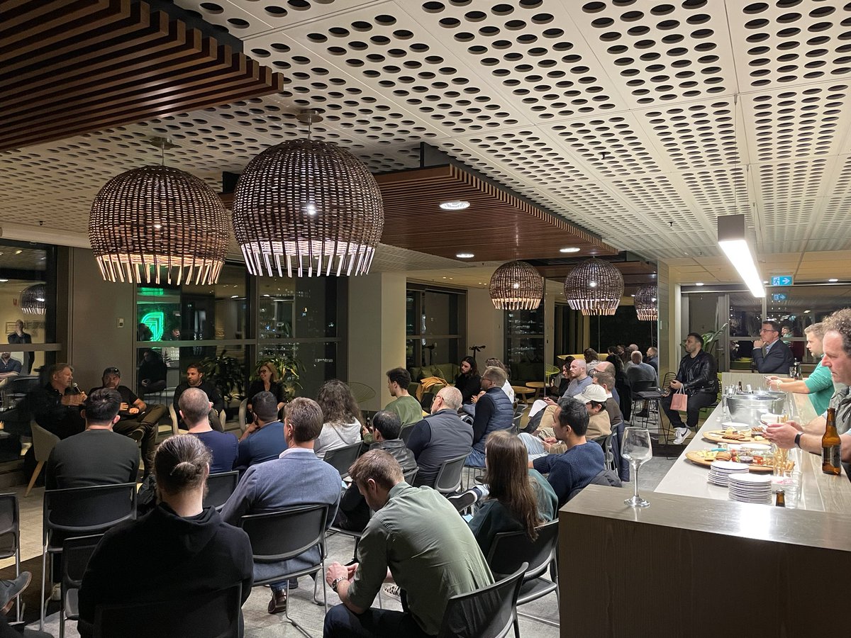tractorventures's tweet photo. A few heads here to chat USA expansion with @adamburke @mattallen @QuentinWallace &amp; @Tristonne ✈️
Thanks for hosting us @Frshxyz - beautiful space! https://t.co/Dp1wVlqDcL