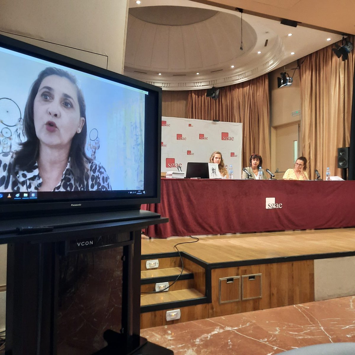 rosadelasherasf's tweet photo. Gracias a los asistentes y a mis compañeros de mesa por su apoyo. Un placer y un honor teneros en mi vida https://t.co/wvT2rLgryB