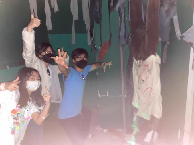 me, my brother, and cousins went into a zombie walking jumpscare thing 