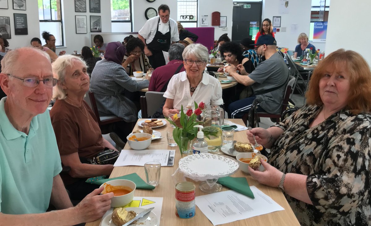 AgeUK_Islington's tweet image. Day1 #LetsGetBackTogether week! Thanks to @cookforgood_uk for hosting a professional cookery demo &amp;amp; the opportunity to savour a very healthy and tasty bread &amp;amp; soup! To receive details of future @AgeUK_Islington activities: 020 7281 6018 or bit.ly/39E6NgE @IslingtonLife