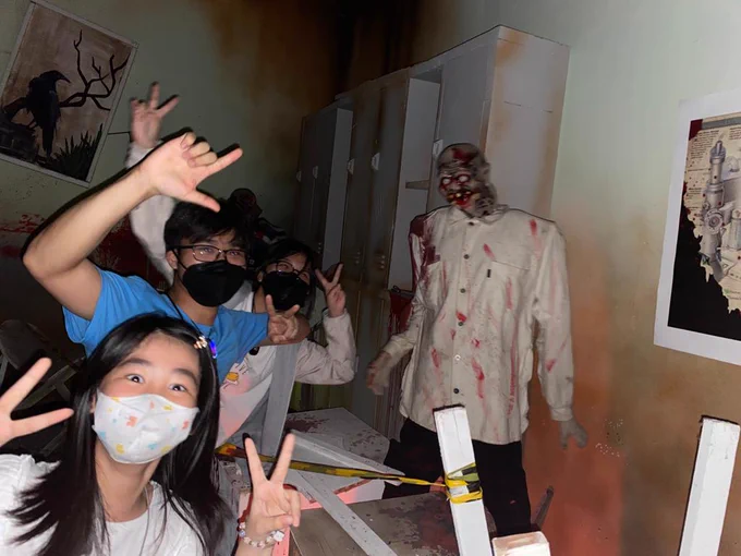 me, my brother, and cousins went into a zombie walking jumpscare thing 