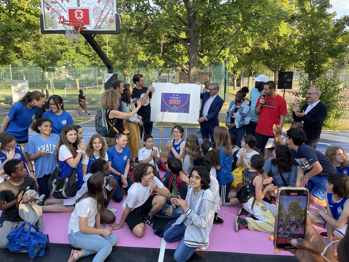 C'était au tour de CHACHA pour le TEP Léo Lagrange d'être inauguré hier ! On est fiers 👍🏀
Big up à l'artiste @hypermurr @halfstudiosigns pour l'œuvre artistique.
cc <a href="/EPierreMarie/">Emmanuelle Pierre-Marie</a> @jpsiutat <a href="/PierreRabadan/">Pierre Rabadan</a> <a href="/parisbasket18/">Paris Basket 18</a> <a href="/OliviaEpoupa/">𝙊𝙡𝙞𝙫𝙞𝙖 𝙀𝙥𝙤𝙪𝙥𝙖</a> <a href="/HuncklerJp/">Hunckler</a>