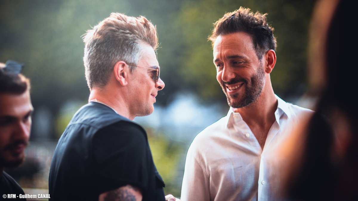 RFMFrance's tweet photo. [#Événement] 💥 C'est ça aussi le #RFMMusicShow, des rencontres entre artistes du #MeilleurDeLaMusique ! ✨

📺 Retrouvez @_benjaminbiolay et @Charlie_Winston demain soir avec @bernard_montiel à 21h15 sur @C8TV, et en simultané sur #RFM ! 🥳 #MeilleurDeLaMusique
📸 @GuilhemCanal https://t.co/sxFInpp50c