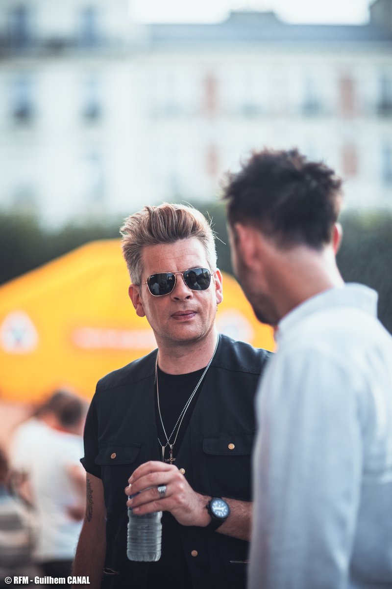 RFMFrance's tweet photo. [#Événement] 💥 C'est ça aussi le #RFMMusicShow, des rencontres entre artistes du #MeilleurDeLaMusique ! ✨

📺 Retrouvez @_benjaminbiolay et @Charlie_Winston demain soir avec @bernard_montiel à 21h15 sur @C8TV, et en simultané sur #RFM ! 🥳 #MeilleurDeLaMusique
📸 @GuilhemCanal https://t.co/sxFInpp50c