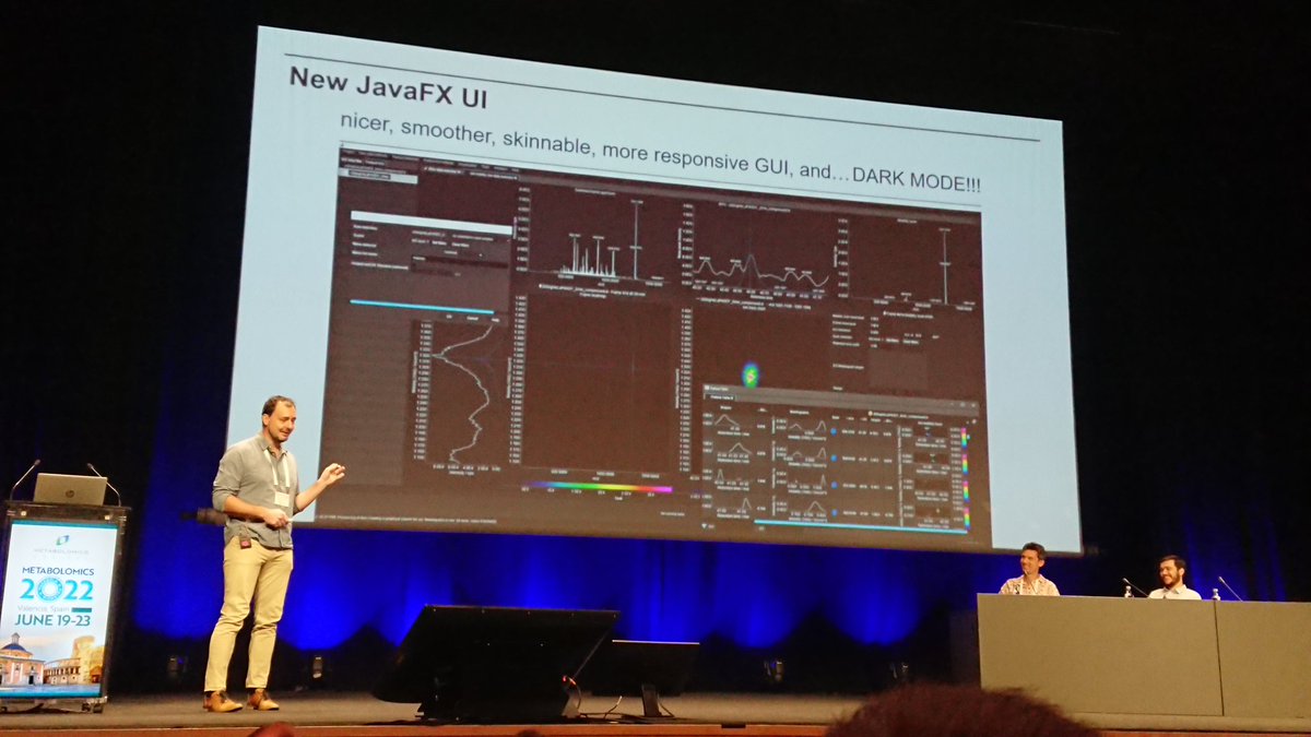 vdHooft_CompMet's tweet photo. Next up at #MetSoc2022 @MetabolomicsSoc #Valencia 😎 🌞 is @tomas_pluskal who highlights recent advances leading to @mzmine_project 3! 😎 This includes the #darkmode, #batchmode, and improved #performance! 😎 Also a shout out to @GNPS_UCSD #FBMN and #IIMN! https://t.co/7yqFhfKCXG