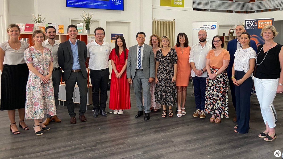 ✍️Un grand merci aux équipes de la <a href="/BanquePopAura/">Banque Populaire Auvergne Rhône Alpes</a> venues signer, hier, la convention de partenariat qui renforcera durablement nos liens et nous permettra d'entreprendre de nouvelles actions dans les mois et années à venir !👍 #Partenaire #BusinessSchool