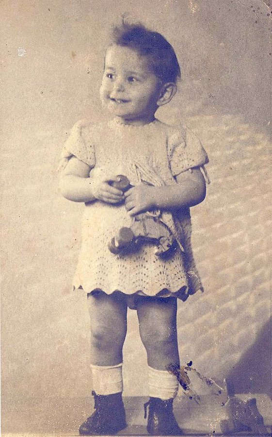 AuschwitzMuseum's tweet photo. 22 June 1940 | A Hungarian Jewish girl, Eva Drach, was born in Gyor.

In 1944 she was deported to #Auschwitz and murdered in a gas chamber. https://t.co/OspYfJ8hZG
