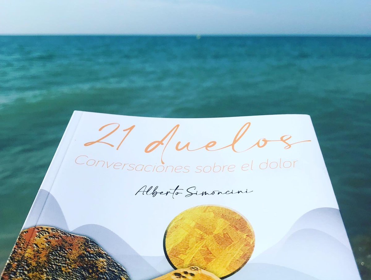 alsimoncini1's tweet photo. Presentación hoy de “21 duelos- conversaciones sobre el dolor” en @abacus_botigues SANTS esta tarde, acompañado por la inmensa Susi Lizón, Psicóloga Sanitaria y Sofróloga. Con @EdcCoronaBor  Os esperamos :) 
#21duelos #libro #novedadeditorial #crecimientopersonal https://t.co/7nnC5RxYFm