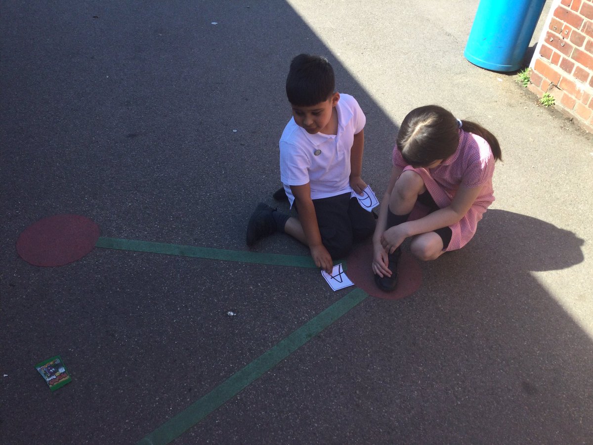 ThamesideSch's tweet photo. #GBFtps enjoying taking their Maths outside and hunting for obtuse, acute and right angles in the school environment. Ask us what the different types of angles are when you see us! #Mathstps #nolimits #outdoorlearning #summerishere https://t.co/Qhl8Vcg6jl