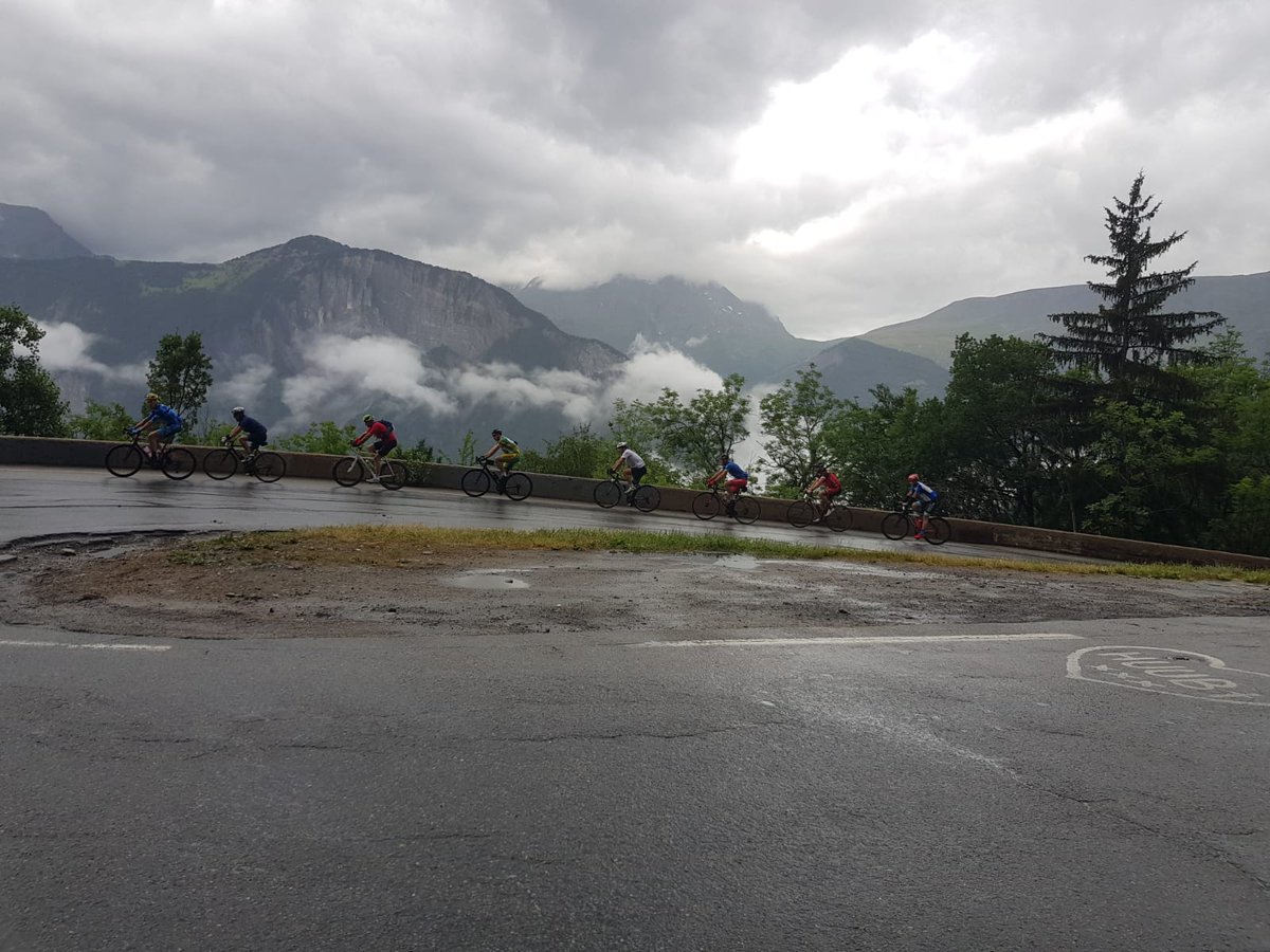 DMD_63's tweet image. La @4e_BAC et @Defense_Sud_Est, ont participé à la 10e édition de la montée de l’Alpes d’Huez, organisée par le #93RAM dans le cadre de l’opération #AvecNosBlessés. Ils ont effectué plus de 15 km et 1100 m de dénivelé. #TenirLEffort