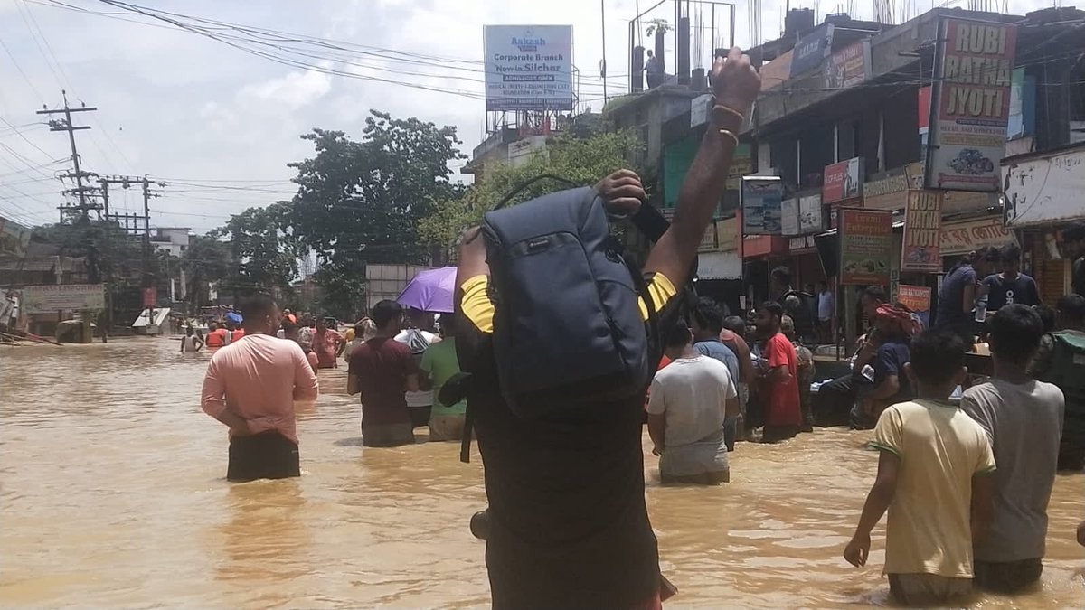 showrjoe1's tweet photo. Kids are displaced! 
Elderly are out of medicines!
Pregnant women are suffering due to lack of drinking water.
Assam needs us!
Please come forward and help!🙏🏽
@PMOIndia @NDRFHQ @cacharpolice @UNICEFIndia @dccachar @PIBHindi @CMOfficeAssam @sdma_assam @AmitShah @ndtv @aajtak https://t.co/JREN5HKo7b