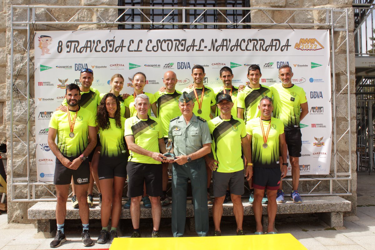 guardiacivil's tweet photo. El equipo de la @guardiacivil obtiene 4 medallas (2 de Oro, 1 de plata y 1 de bronce), una cuarta plaza en categoría femenina, campeones por equipos y trofeo mejor delegación en el III Campeonato Nacional Militar de carreras en montaña celebrado en Madrid. 
¡Enhorabuena! 👏 https://t.co/SFOCO7K13C